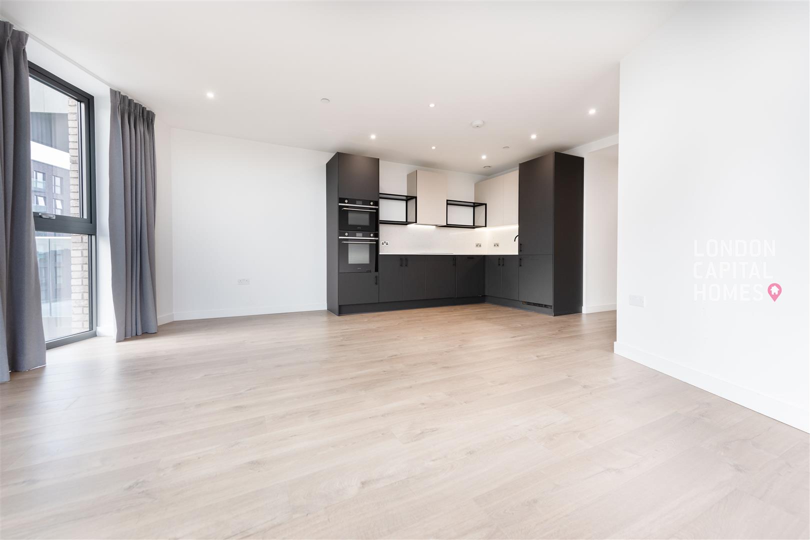 2 bed property in Willowbrook House, London